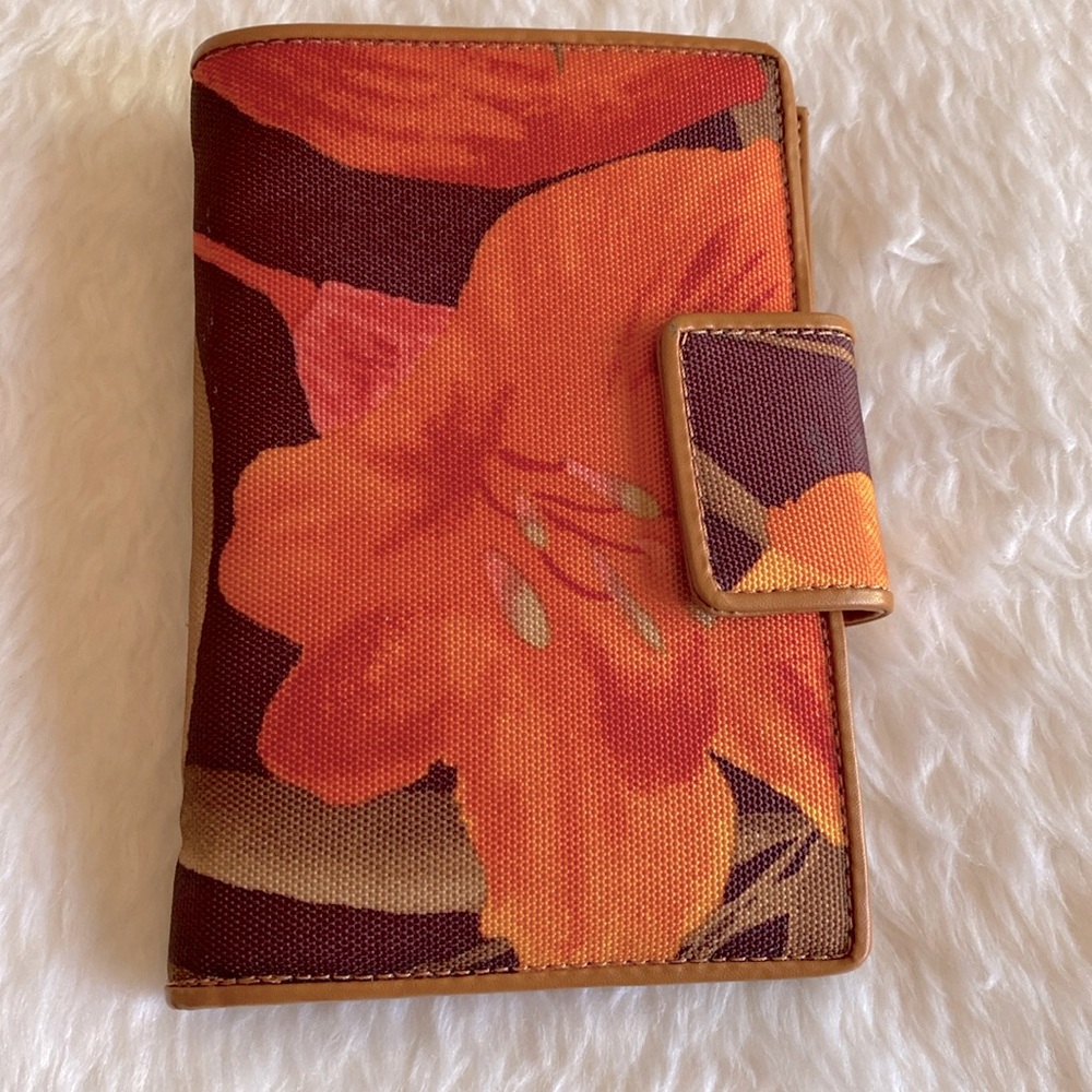 NWOT EXPRESS Tropical 🌴 Floral Wallet w/ lots of compartments!